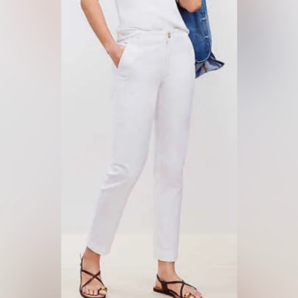 LOFT The Monroe Slim White Pants.
Like new! Purchased wrong size!